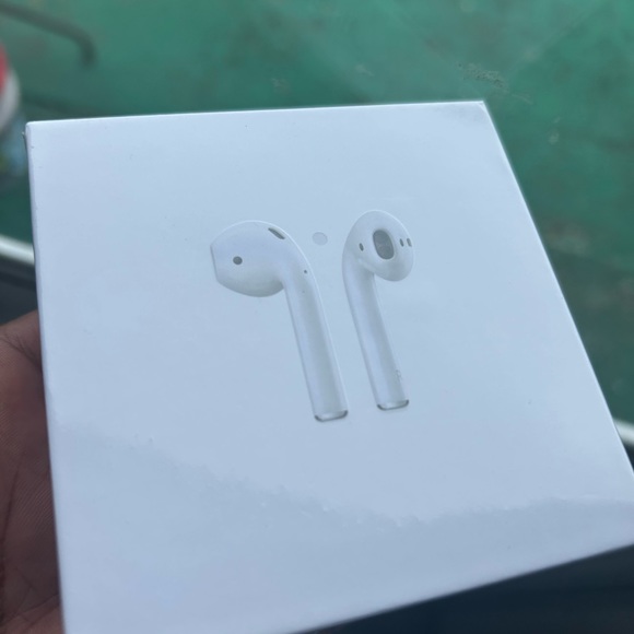 Apple AirPods gen 2s